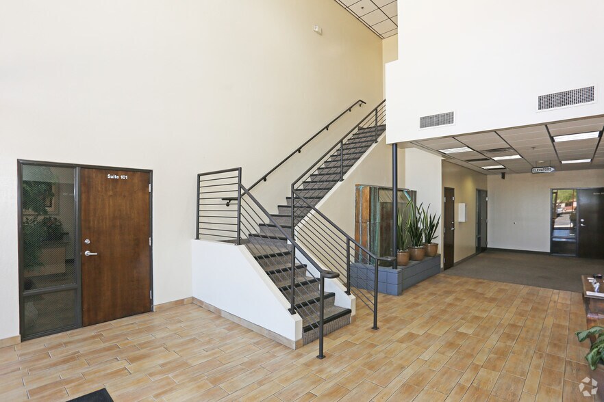 4115 E Valley Auto Dr, Mesa, AZ à louer - Hall d’entrée – Image 3 sur 7