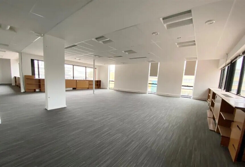 Bureau dans Ivry-sur-Seine à vendre - Photo de l’immeuble – Image 1 sur 8