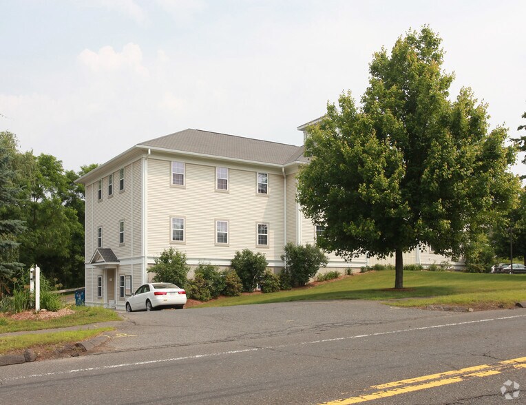 234 Russell St, Hadley, MA à louer - Photo de l’immeuble – Image 2 sur 3