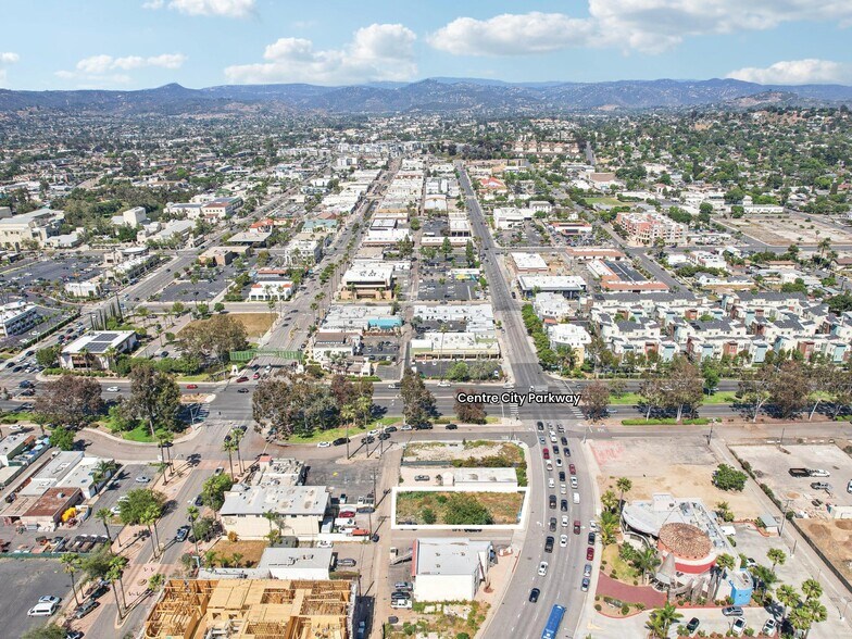 522 W 2nd Ave, Escondido, CA à vendre - Photo de l’immeuble – Image 2 sur 6
