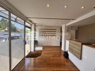 Plus de détails pour Local commercial à louer