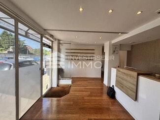 Plus de détails pour Local commercial à louer