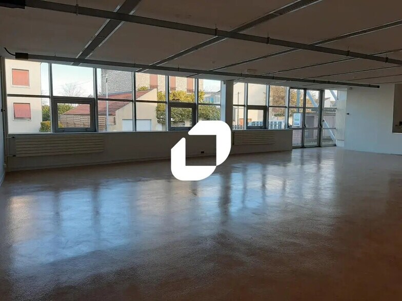 Bureau dans Dammarie-les-Lys à louer - Photo de l’immeuble – Image 2 sur 7