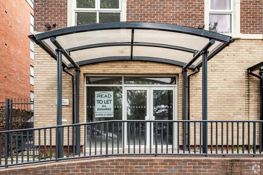 Palmyra Sq N, Warrington à louer - Photo de l’immeuble – Image 2 sur 4