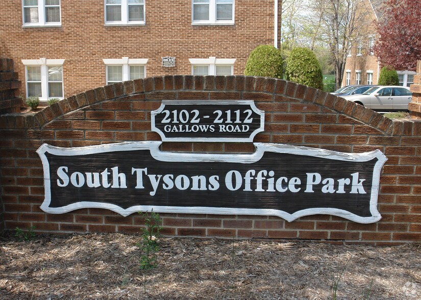 2106 Gallows Rd, Vienna, VA à louer - Photo de l’immeuble – Image 3 sur 49