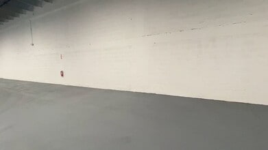 10049 NW 89th Ave, Medley, FL à louer - Vidéo sur l’annonce professionnelle 