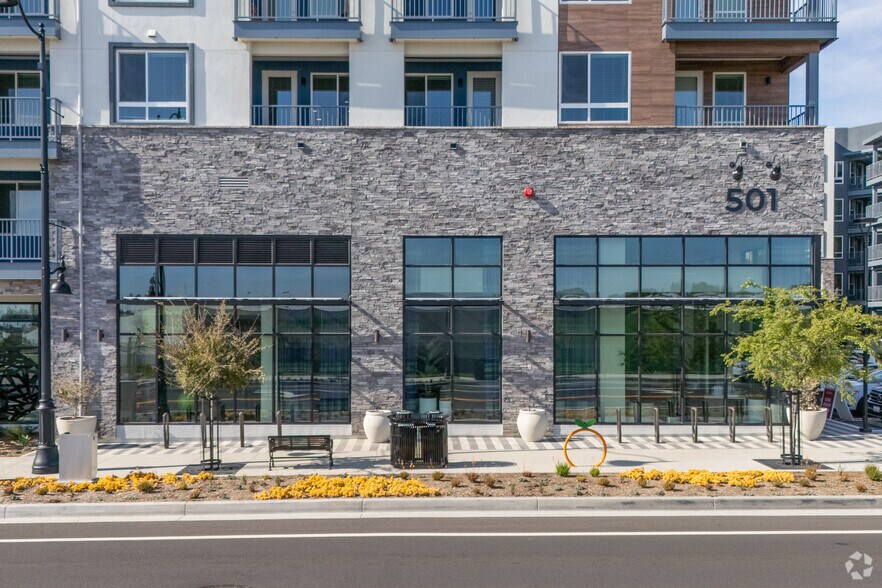 505-535 W Crowther Ave, Placentia, CA à louer - Photo de l’immeuble – Image 3 sur 6