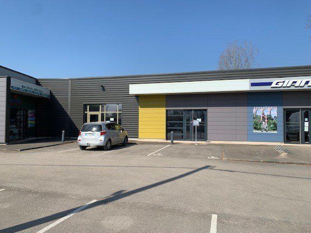 Local commercial dans Châtenoy-le-Royal à louer Photo de l’immeuble– Image 1 sur 3