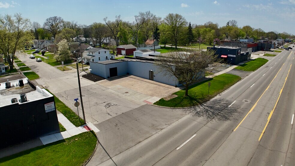 25611 Van Born Rd, Taylor, MI à vendre - Photo principale – Image 1 sur 23