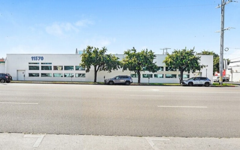 11570 W Olympic Blvd, Los Angeles, CA à vendre - Photo de l’immeuble – Image 2 sur 12