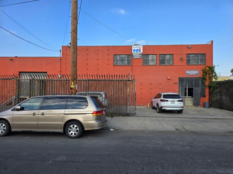 219 E 32nd St, Los Angeles, CA à louer - Photo de l’immeuble – Image 1 sur 16