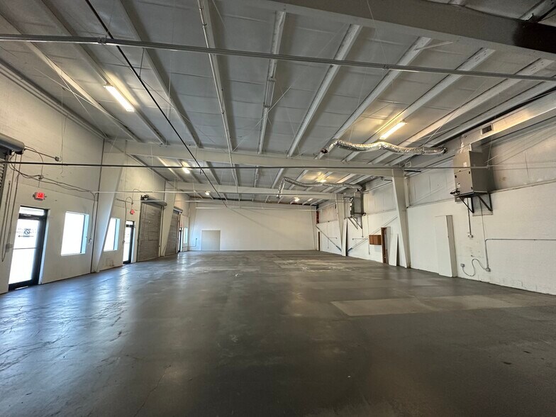 1280 Hand Ave, Ormond Beach, FL à louer - Photo de l’immeuble – Image 2 sur 12