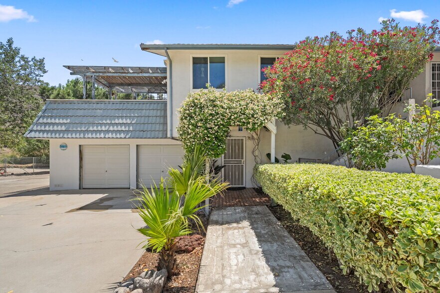 11111 Spanish Hills Dr, Corona, CA à vendre - Photo de l’immeuble – Image 3 sur 75