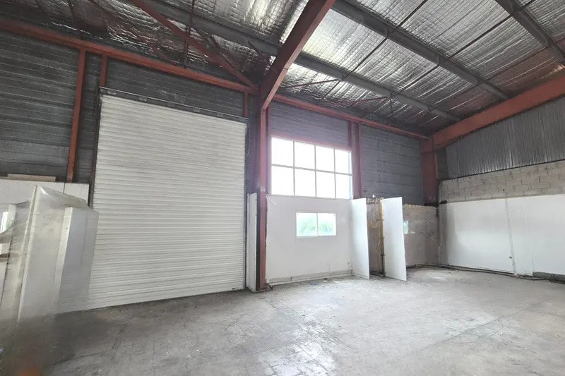 Local d’activités dans Béziers à louer - Photo de l’immeuble – Image 3 sur 4