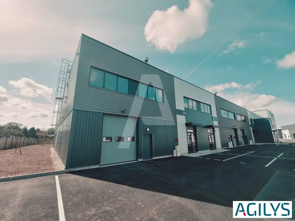 Local d’activités dans Savigny-le-Temple à louer Photo de l’immeuble– Image 1 sur 10