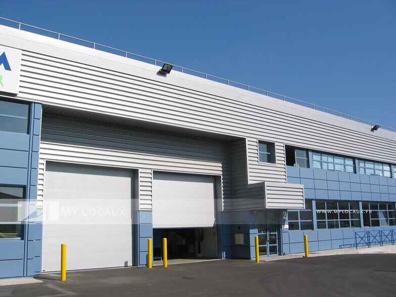 Local d’activités dans La Courneuve à louer - Photo de l’immeuble – Image 1 sur 5