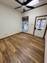 201 E Bridge St, Granbury, TX à louer Photo intérieure– Image 1 sur 7