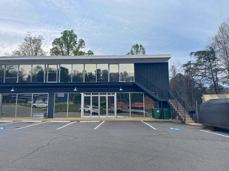 1141 Patton Ave, Asheville, NC à louer - Photo de l’immeuble – Image 2 sur 38