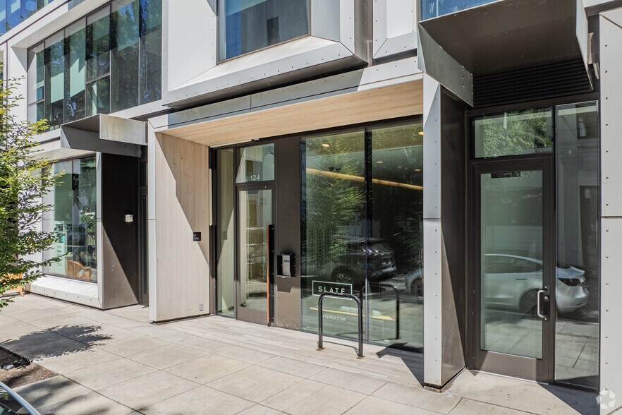 329 NE Couch St, Portland, OR à louer - Photo de l’immeuble – Image 3 sur 30
