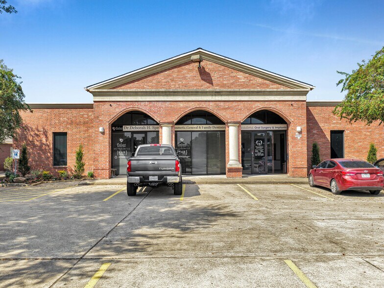 6429 Fairmont Pky, Pasadena, TX à vendre - Photo de l’immeuble – Image 1 sur 130