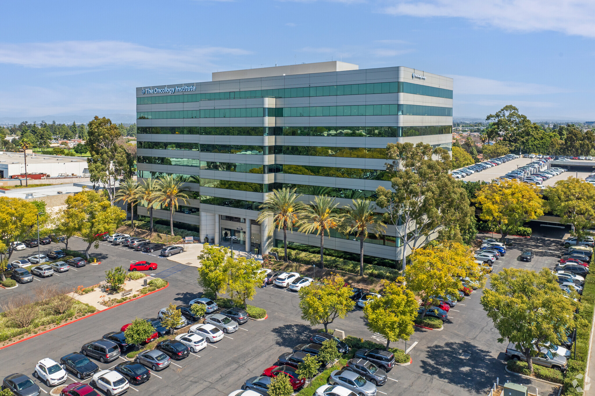 18000 Studebaker Rd, Cerritos, CA à louer Photo de l’immeuble– Image 1 sur 8