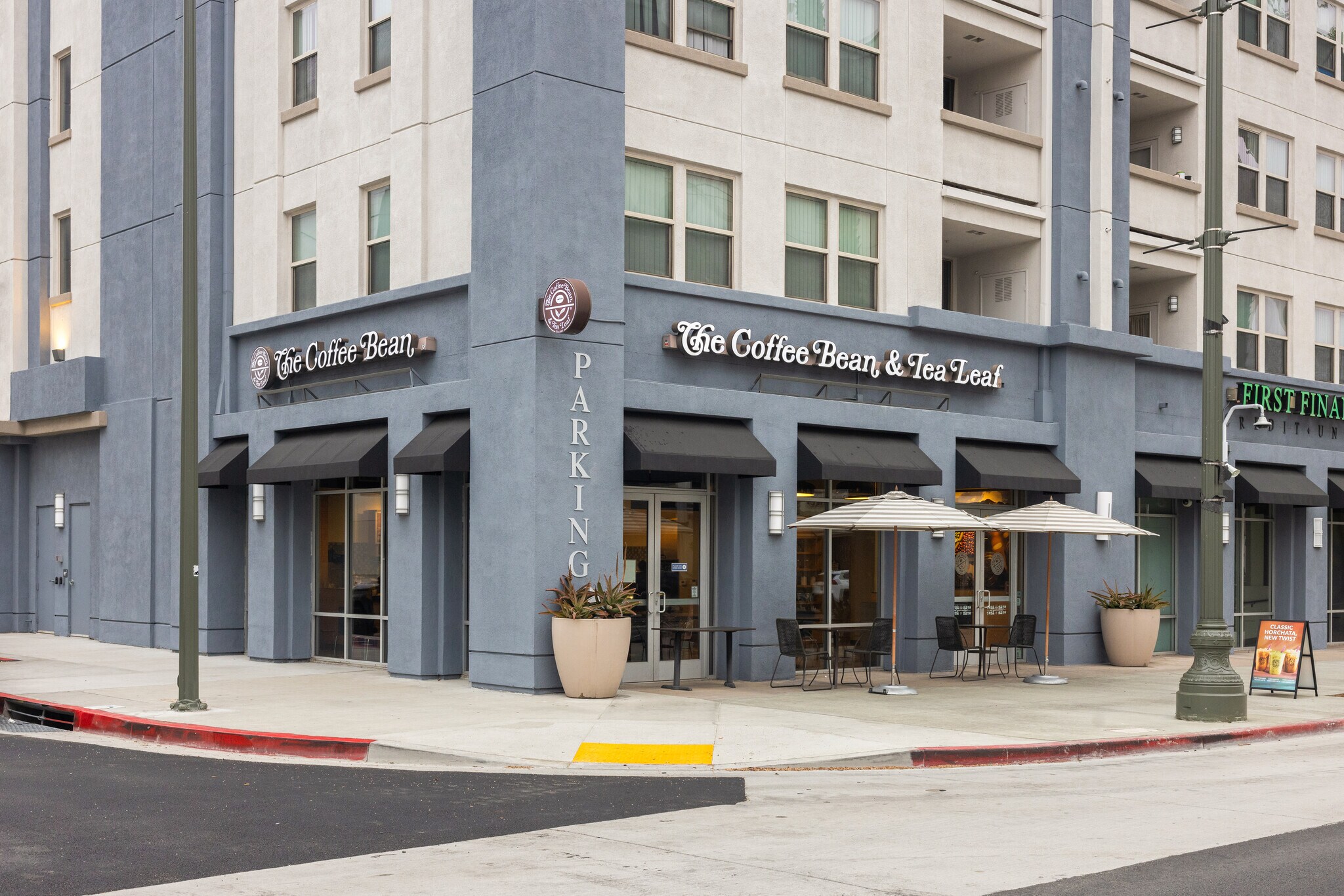5115 Wilshire Blvd, Los Angeles, CA à louer Photo de l’immeuble– Image 1 sur 7