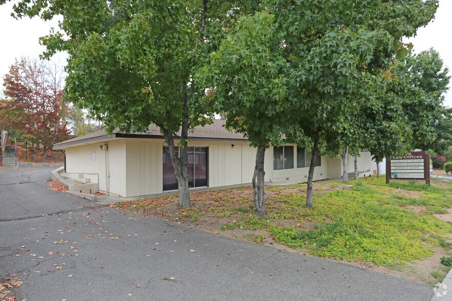 702 Civic Center Dr, Vista, CA à vendre - Photo principale – Image 1 sur 6