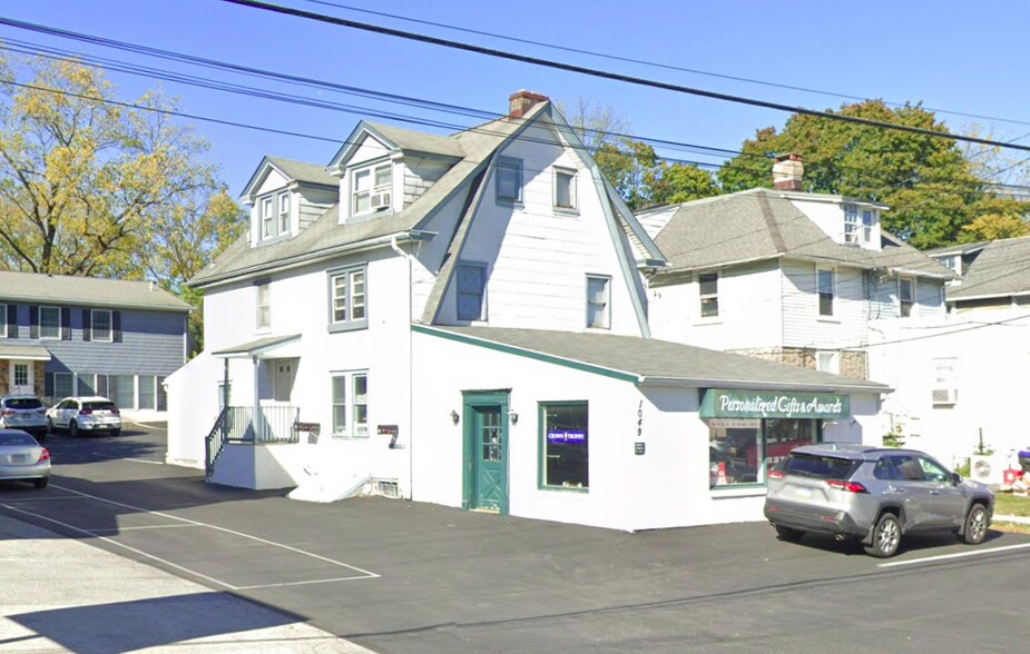1049 Lancaster Ave, Berwyn, PA à louer - Photo de l’immeuble – Image 3 sur 5