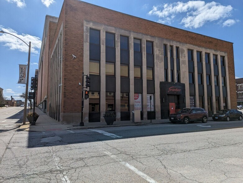 109 E Market St, Bloomington, IL à louer - Photo de l’immeuble – Image 2 sur 11