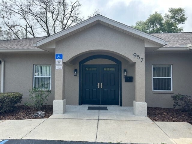 957 S Lois Ter, Inverness, FL à louer - Photo de l’immeuble – Image 2 sur 12