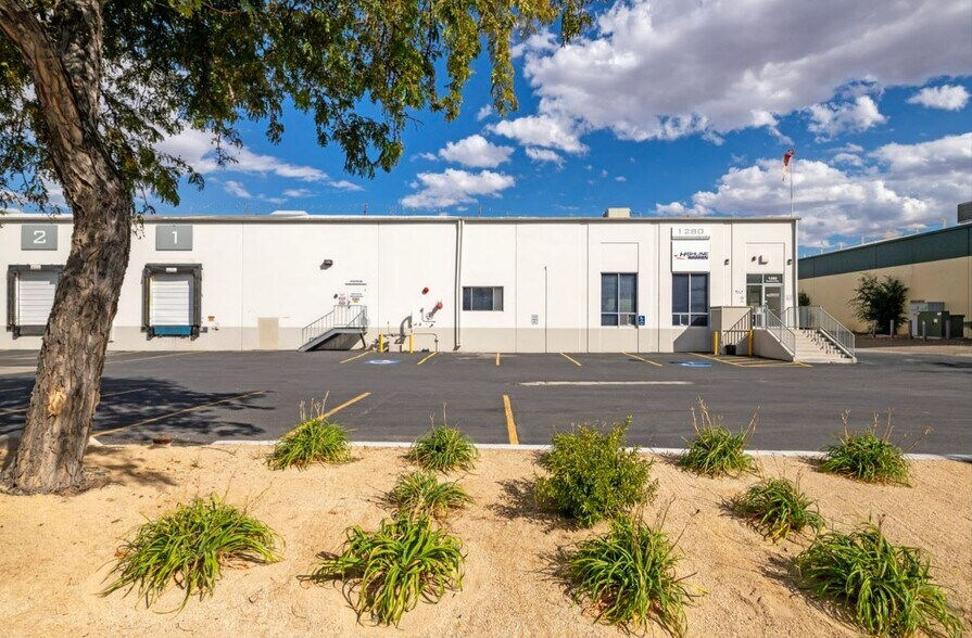 1280 Southern Way, Sparks, NV à louer - Photo de l’immeuble – Image 1 sur 2