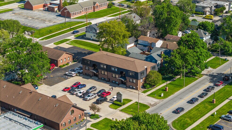 250 N Main St, Crown Point, IN à vendre - Photo de l’immeuble – Image 3 sur 52