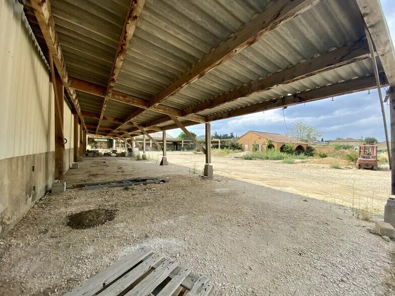 Local d’activités dans Connaux à louer - Photo de l’immeuble – Image 2 sur 6