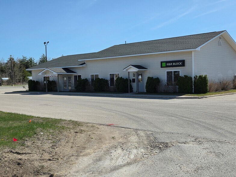 209 S Bradley Hwy, Rogers City, MI à vendre - Photo de l’immeuble – Image 1 sur 14