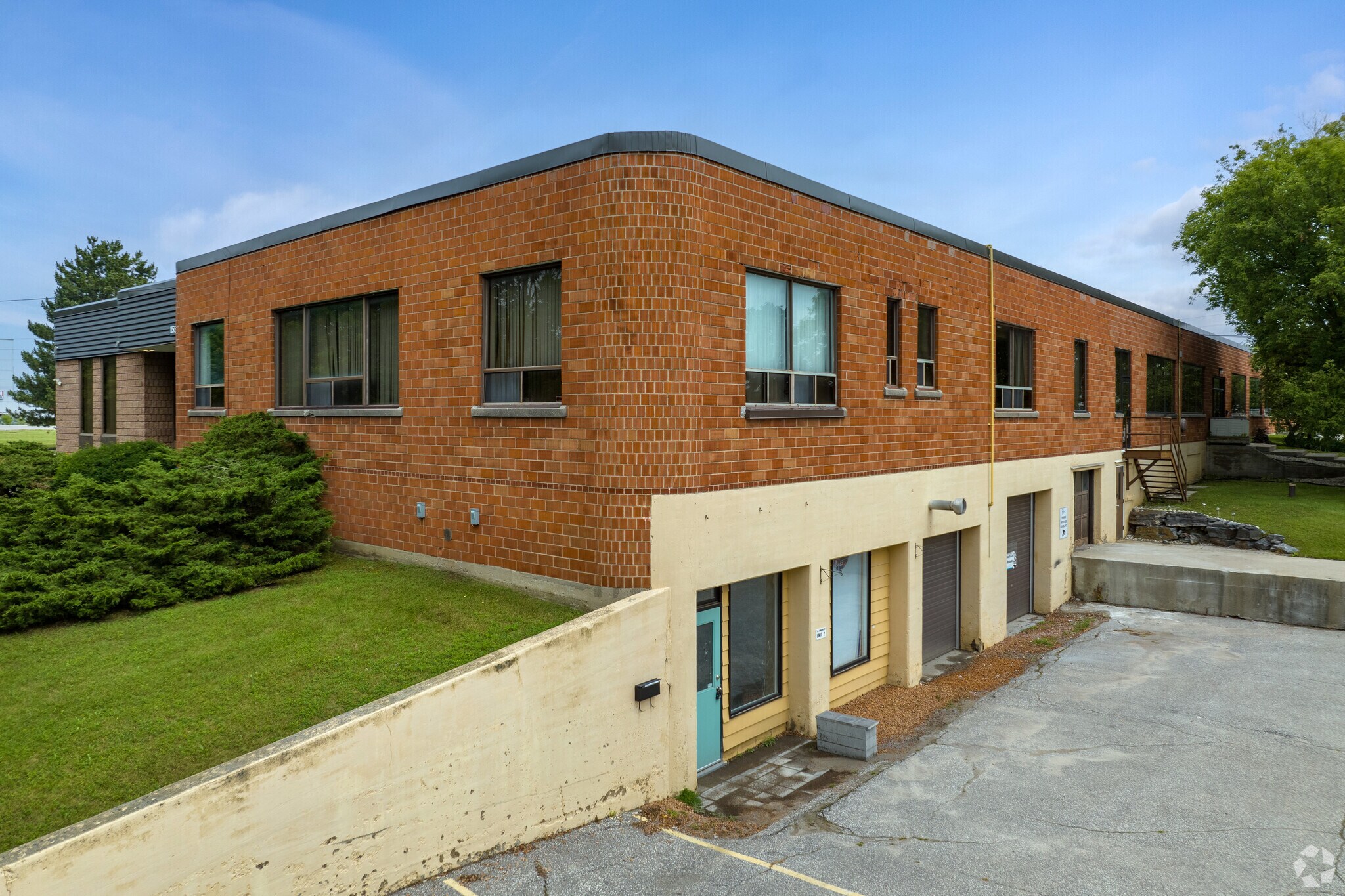 155 Edward St, Aurora, ON à louer Photo principale– Image 1 sur 6