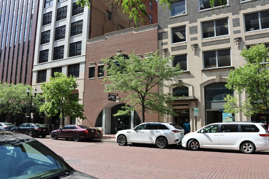 150 E Market St, Indianapolis, IN à louer - Photo de l’immeuble – Image 3 sur 17