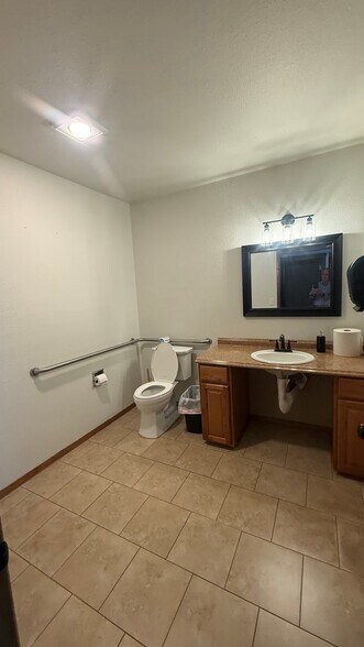 985 N 1st St, Hermiston, OR à louer - Photo de l’immeuble – Image 2 sur 10