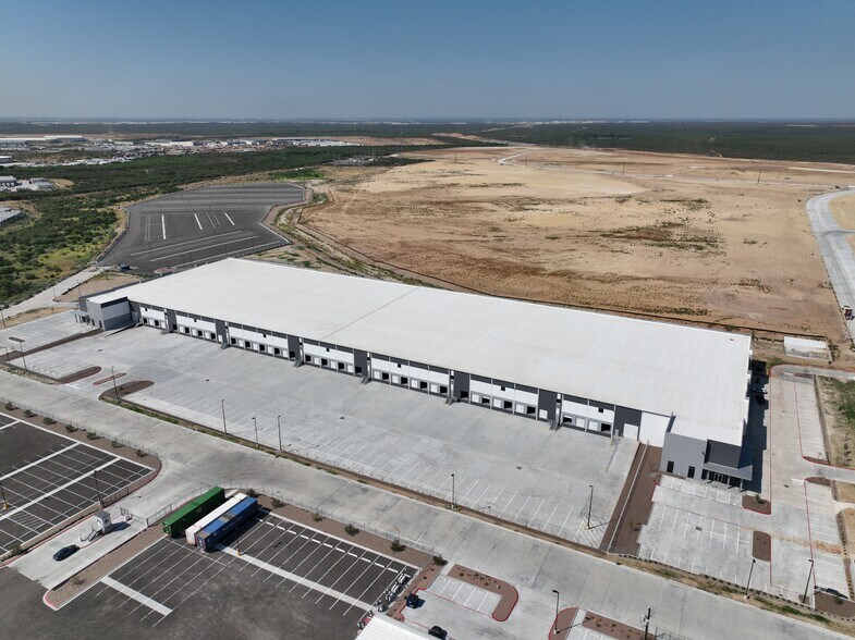 1203 Reuthinger Pky, Laredo, TX à vendre - Photo de l’immeuble – Image 2 sur 15