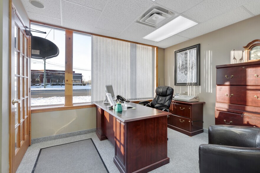 14012 Eureka Rd, Southgate, MI à vendre - Photo intérieure – Image 3 sur 15