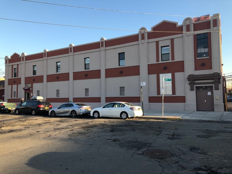 13202 89th Ave, Richmond Hill, NY à louer - Photo de l’immeuble – Image 2 sur 3