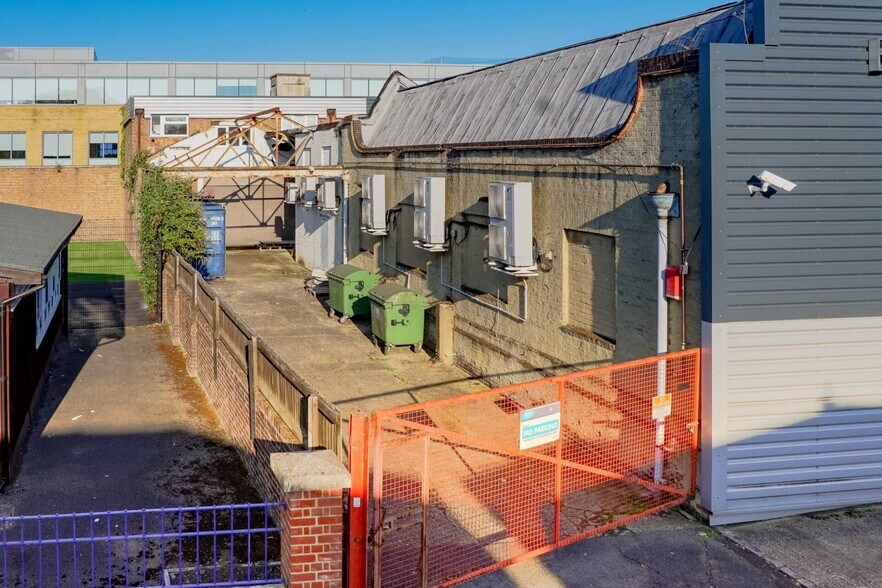 193 London Rd, Staines à vendre - Photo de l’immeuble – Image 2 sur 3