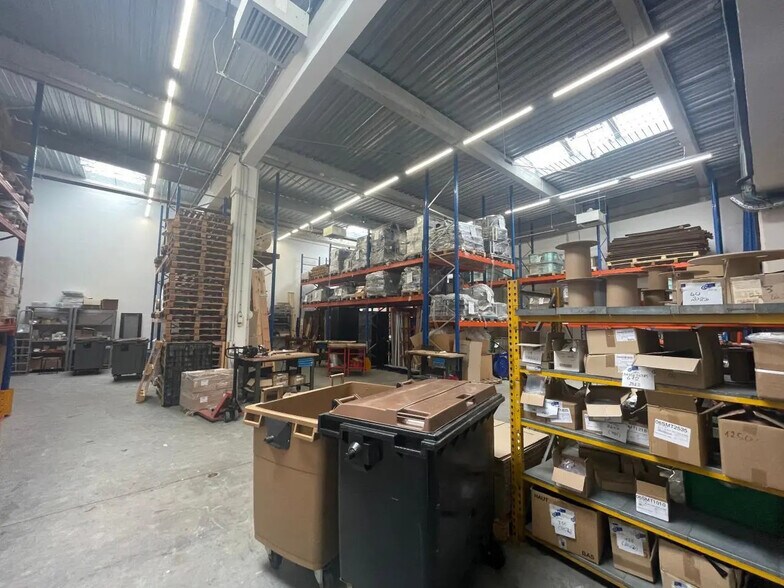 Local d'activités dans Lisses à vendre - Photo de l’immeuble – Image 2 sur 8