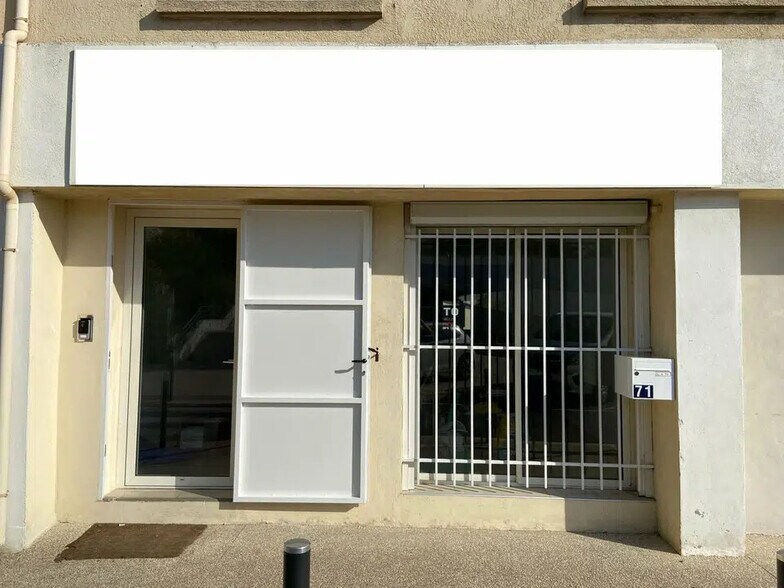 71 Rue Laennec, Nîmes à louer - Photo de l’immeuble – Image 3 sur 8