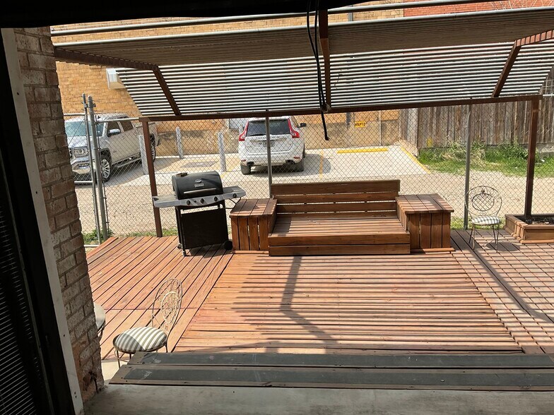 147 Pittsburg St, Dallas, TX à louer - Photo de l’immeuble – Image 3 sur 10