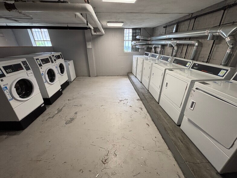 3075 E Cheltenham Pl, Chicago, IL à vendre - Photo de l’immeuble – Image 3 sur 19