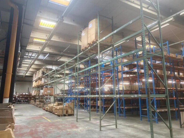Industriel/Logistique dans Épernon à louer - Photo de l’immeuble – Image 3 sur 4