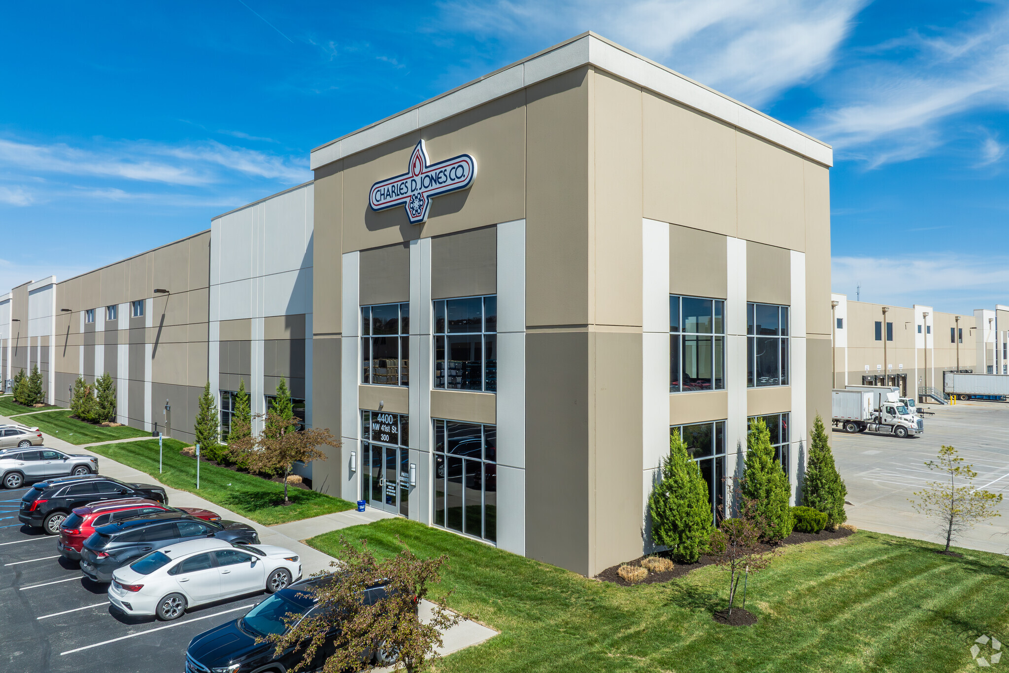 4400 NW 41st St, Riverside, MO à louer Photo principale– Image 1 sur 12