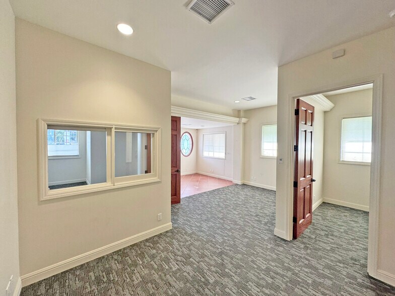 1715 State St, Santa Barbara, CA à louer - Photo intérieure – Image 2 sur 22