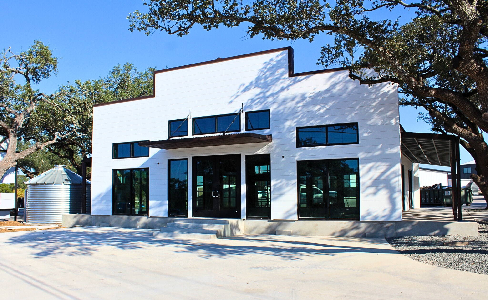 15210 Fitzhugh Rd, Austin, TX à louer Photo de l’immeuble– Image 1 sur 7