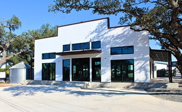15210 Fitzhugh Rd, Austin, TX à louer Photo de l’immeuble– Image 1 sur 7